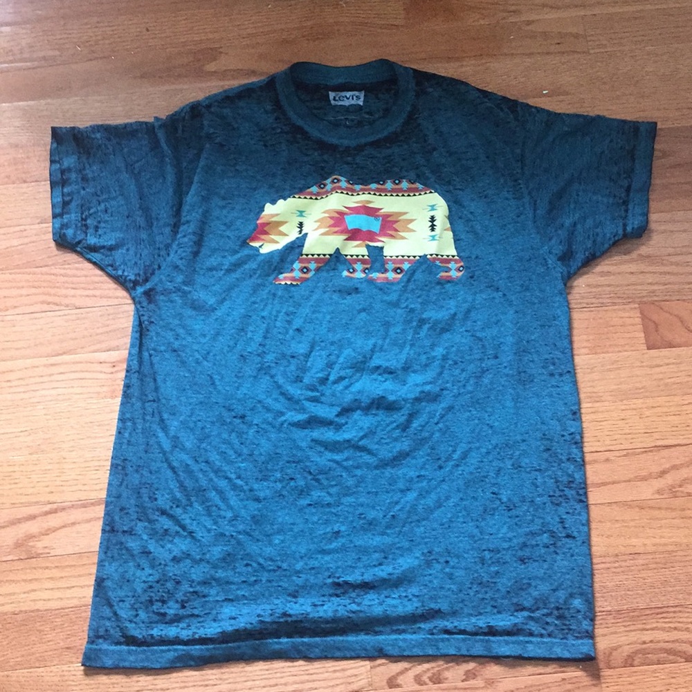 Women’s Levi Graphic Tee